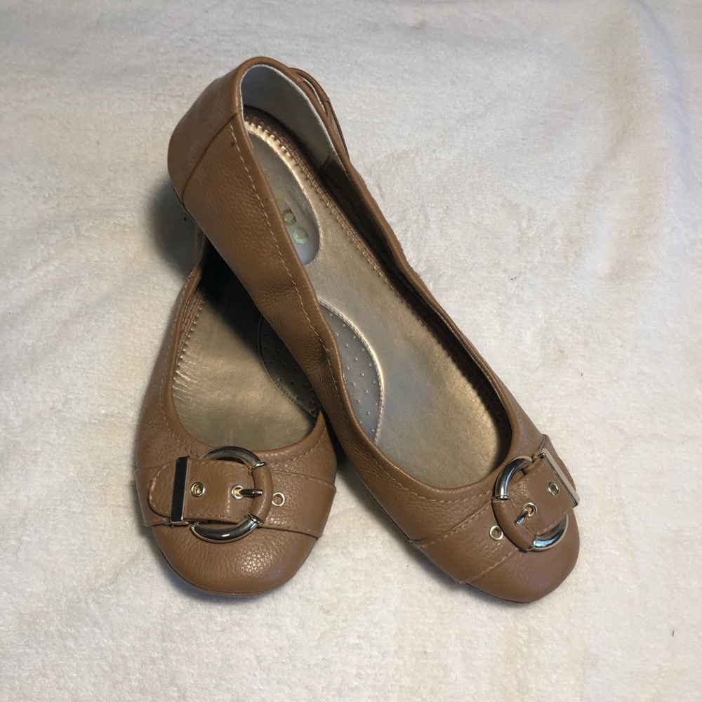 NWOT Me Too Flats